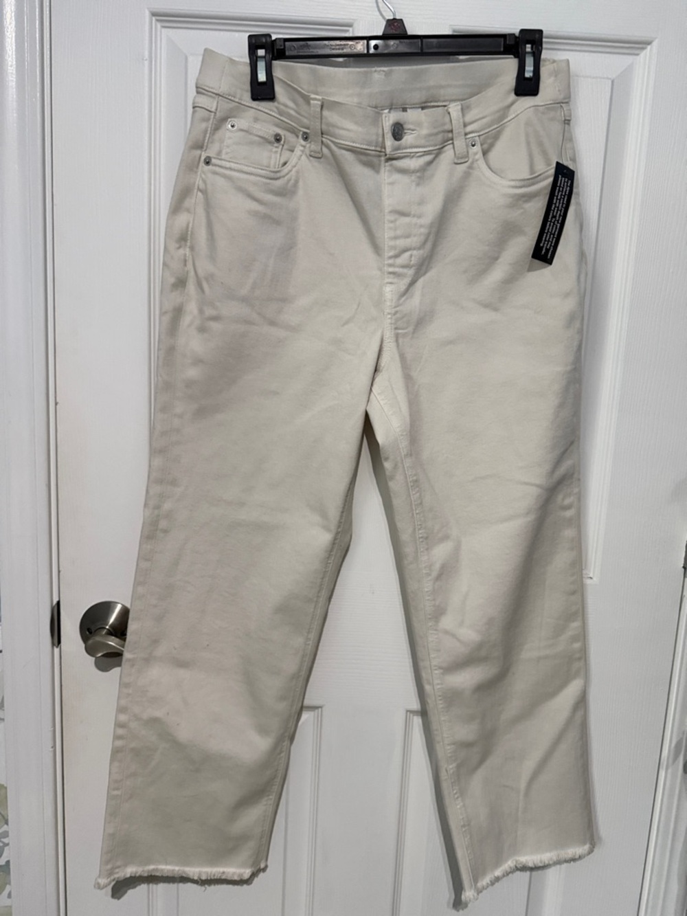 NWT Denim&Co Cream Cropped Straight-Leg Capris. Size 14.